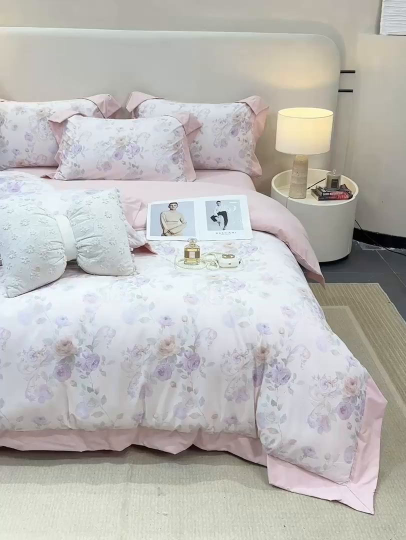 91家纺网 家纺一手货源 找家纺 慕木家纺 2026新款A类印花拼角工艺慕斯棉四件套系列（抽空压缩可供跨境）提供买家秀 凡尔赛+粉