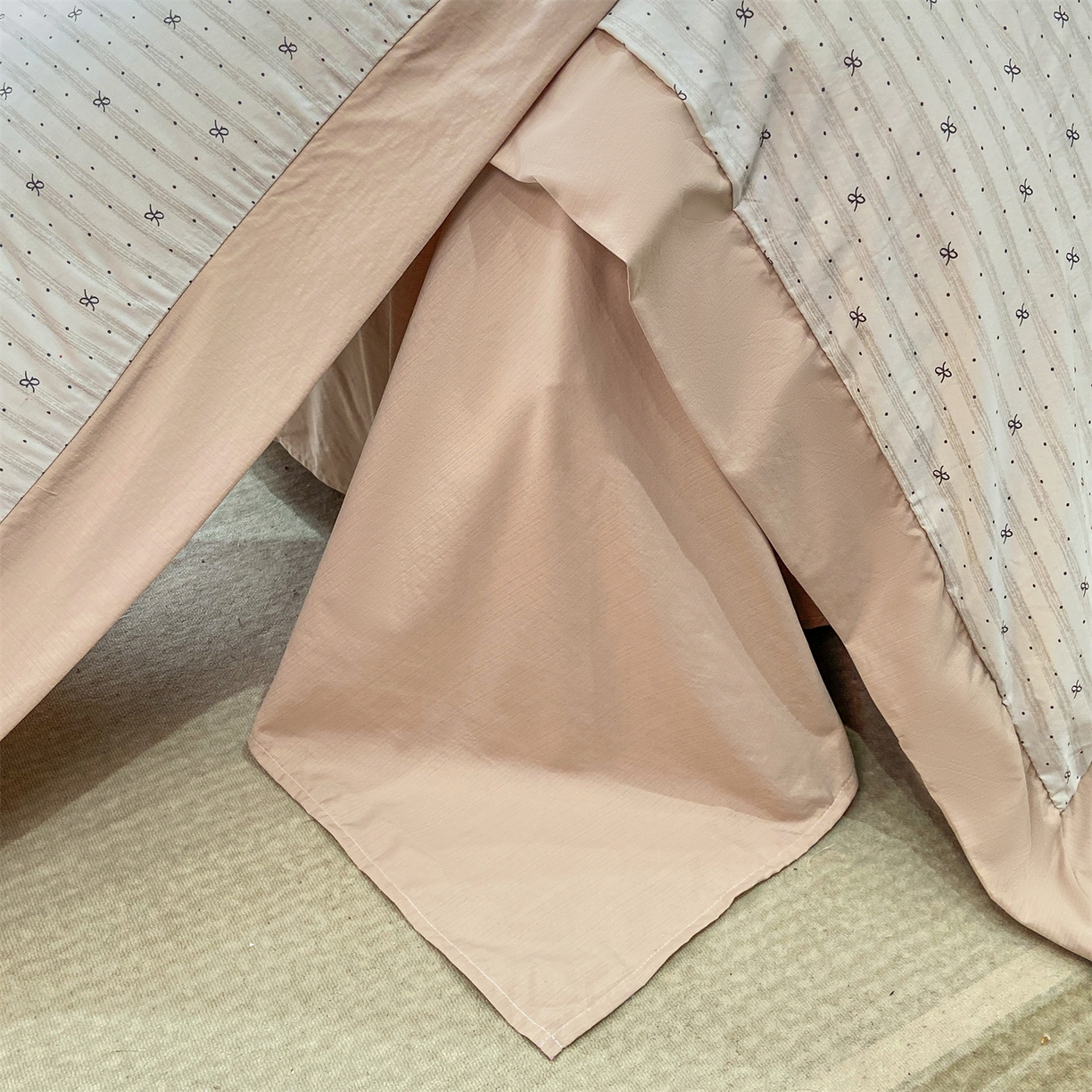 91家纺网 家纺一手货源 找家纺 慕木家纺 2026新款A类印花拼角工艺慕斯棉四件套系列（抽空压缩可供跨境）提供买家秀 波点序章+驼