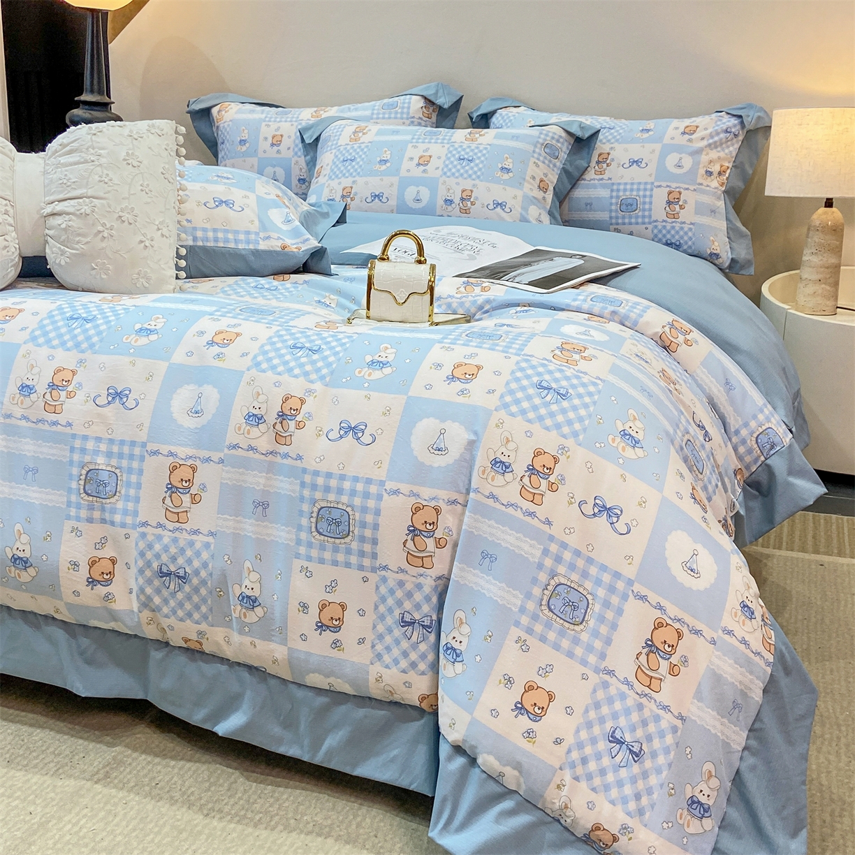 91家纺网 家纺一手货源 找家纺 慕木家纺 2026新款A类印花拼角工艺慕斯棉四件套系列（抽空压缩可供跨境）提供买家秀 熊兔叙+蓝