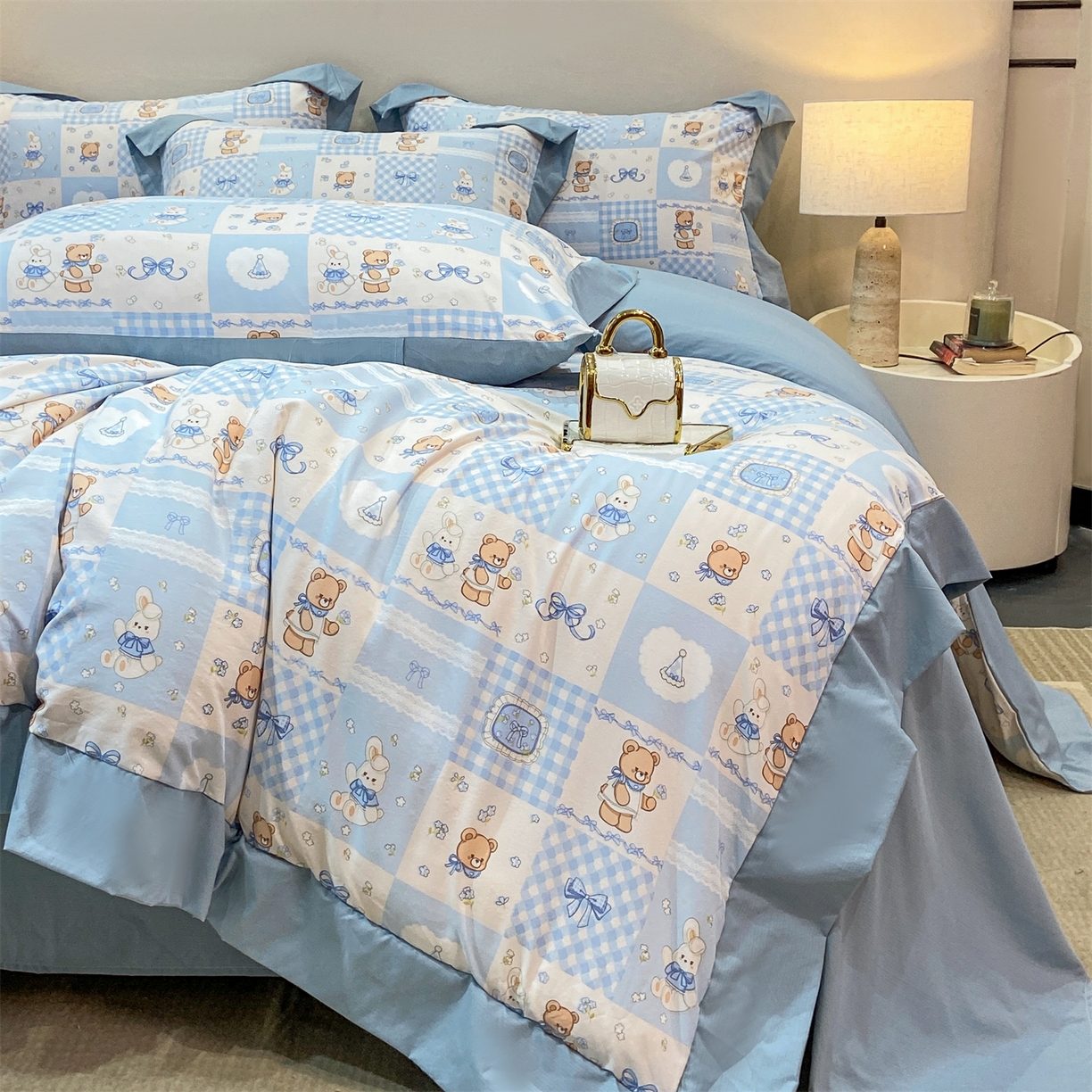 91家纺网 家纺一手货源 找家纺 慕木家纺 2026新款A类印花拼角工艺慕斯棉四件套系列（抽空压缩可供跨境）提供买家秀 熊兔叙+蓝