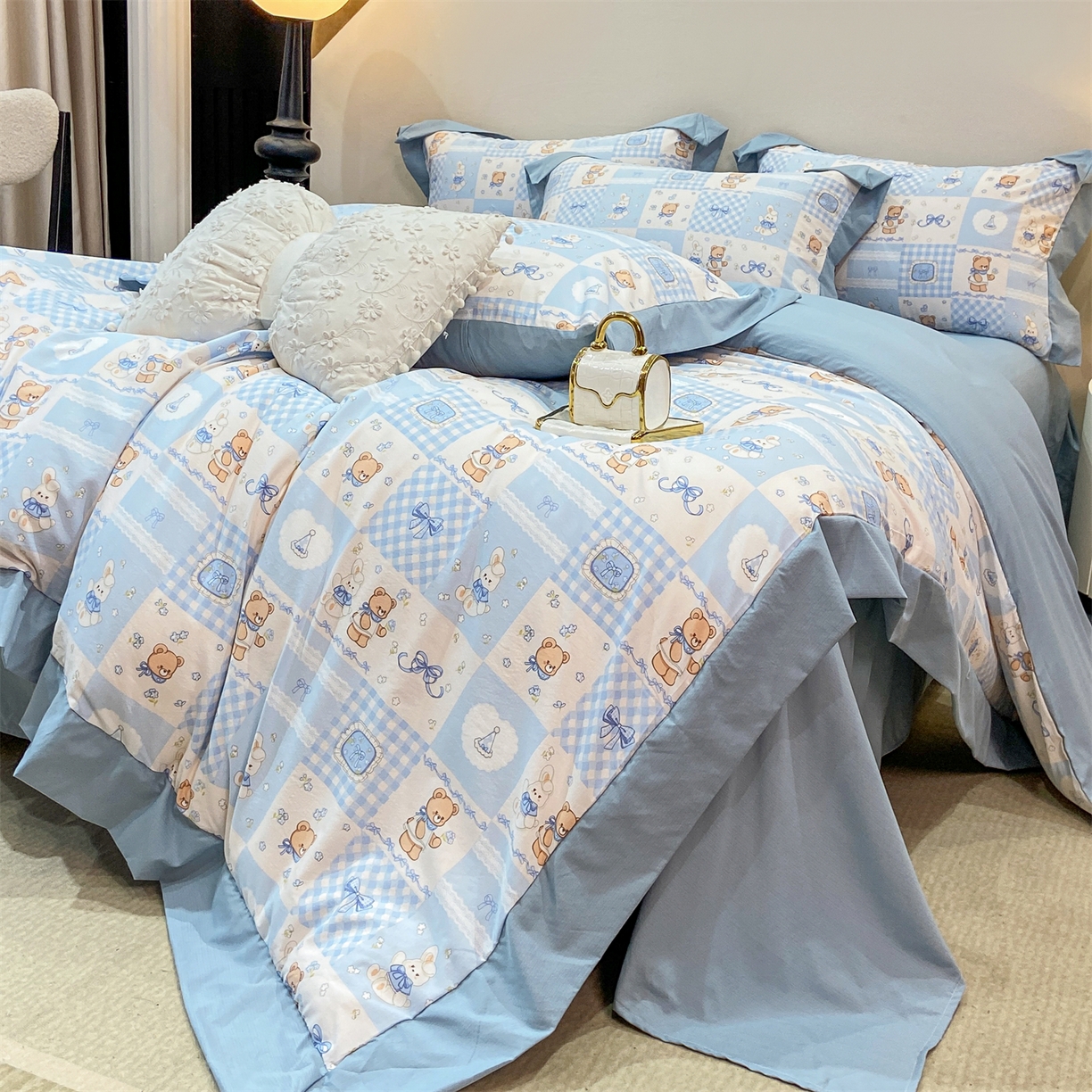 91家纺网 家纺一手货源 找家纺 慕木家纺 2026新款A类印花拼角工艺慕斯棉四件套系列（抽空压缩可供跨境）提供买家秀 熊兔叙+蓝