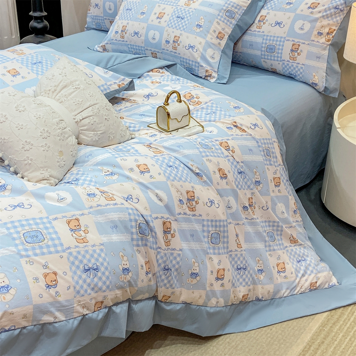 91家纺网 家纺一手货源 找家纺 慕木家纺 2026新款A类印花拼角工艺慕斯棉四件套系列（抽空压缩可供跨境）提供买家秀 熊兔叙+蓝