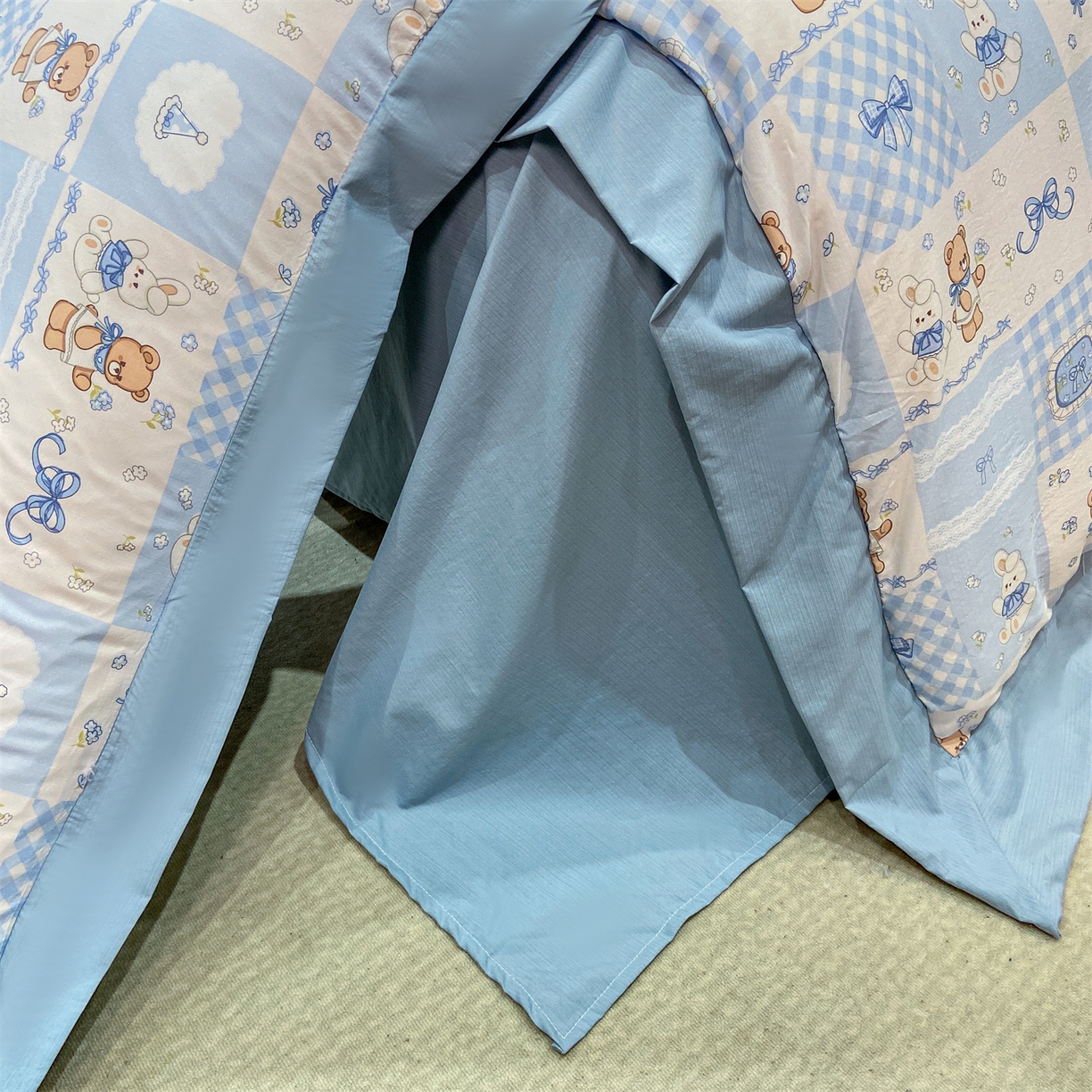 91家纺网 家纺一手货源 找家纺 慕木家纺 2026新款A类印花拼角工艺慕斯棉四件套系列（抽空压缩可供跨境）提供买家秀 熊兔叙+蓝