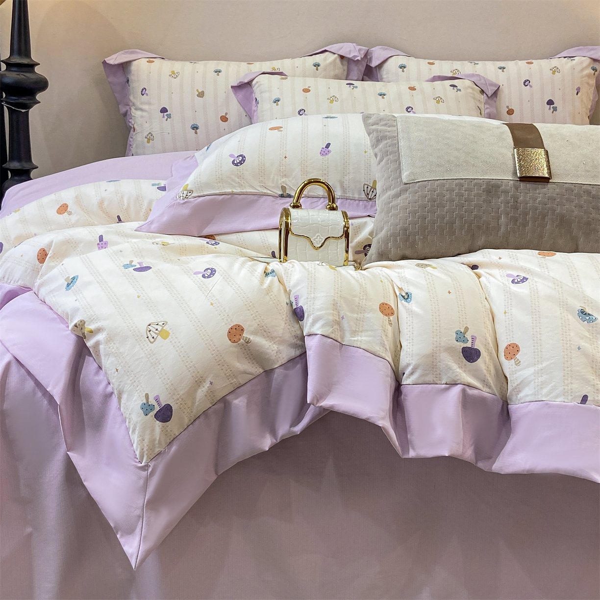 91家纺网 家纺一手货源 找家纺 慕木家纺 2026新款A类印花拼角工艺慕斯棉四件套系列（抽空压缩可供跨境）提供买家秀 云菇森林+浅紫