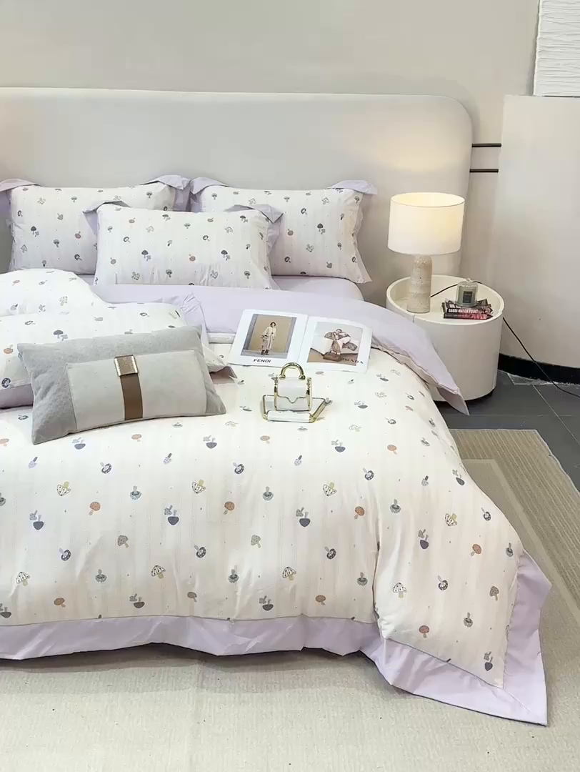 91家纺网 家纺一手货源 找家纺 慕木家纺 2026新款A类印花拼角工艺慕斯棉四件套系列（抽空压缩可供跨境）提供买家秀 云菇森林+浅紫