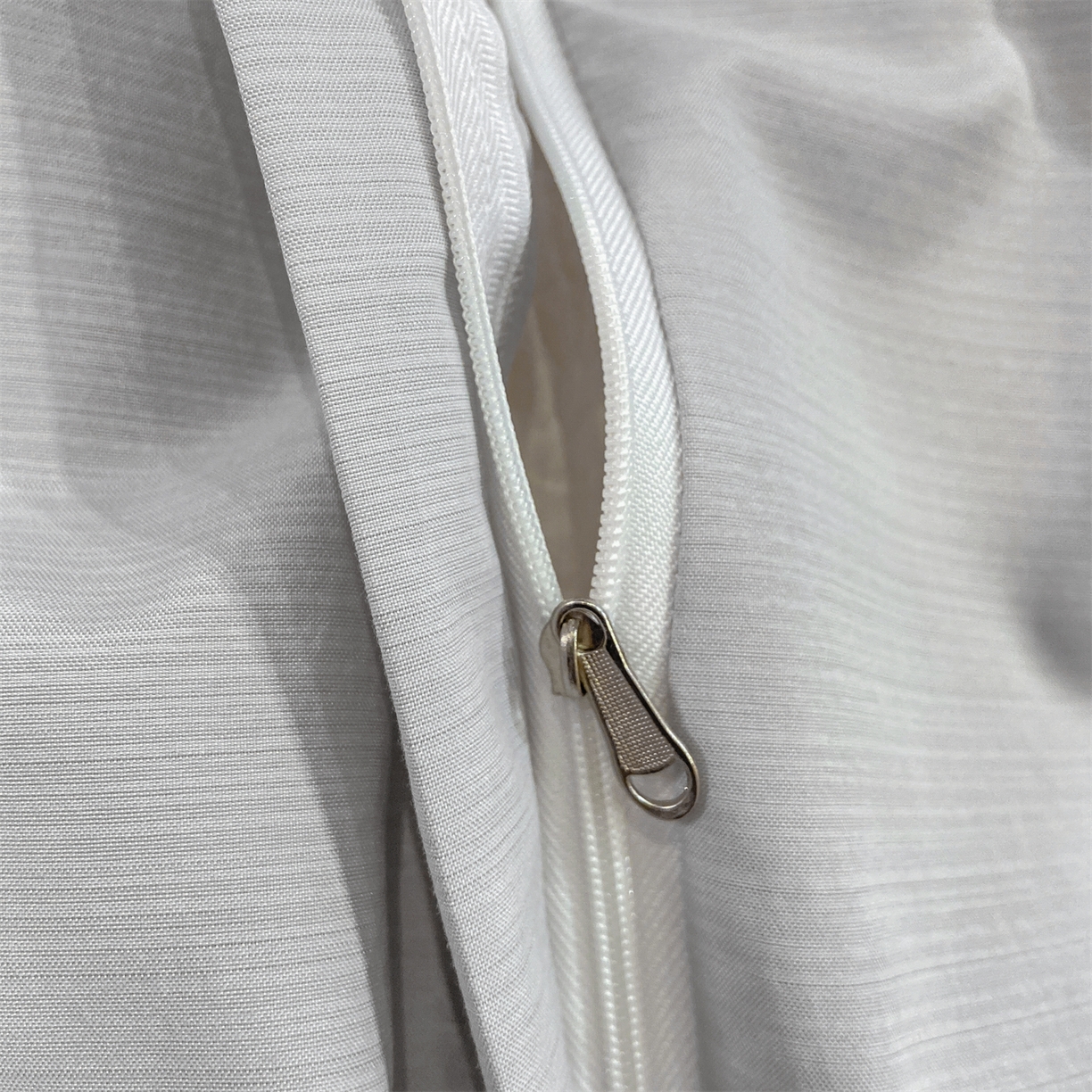 91家纺网 家纺一手货源 找家纺 慕木家纺 2026新款A类印花拼角工艺慕斯棉四件套系列（抽空压缩可供跨境）提供买家秀 木马童谣+灰