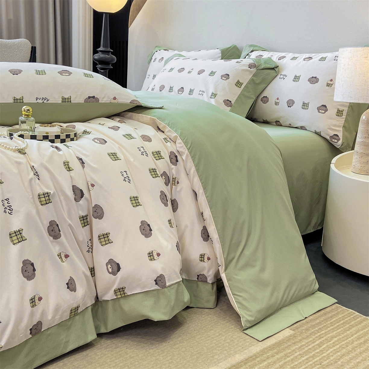91家纺网 家纺一手货源 找家纺 慕木家纺 2026新款A类印花拼角工艺慕斯棉四件套系列（抽空压缩可供跨境）提供买家秀 蛋糕熊+绿