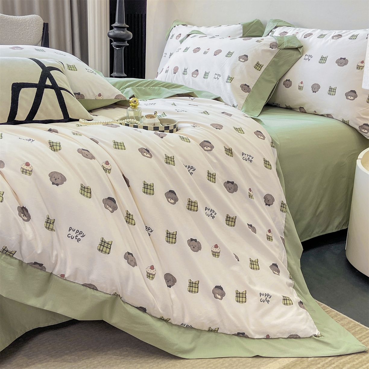 91家纺网 家纺一手货源 找家纺 慕木家纺 2026新款A类印花拼角工艺慕斯棉四件套系列（抽空压缩可供跨境）提供买家秀 蛋糕熊+绿