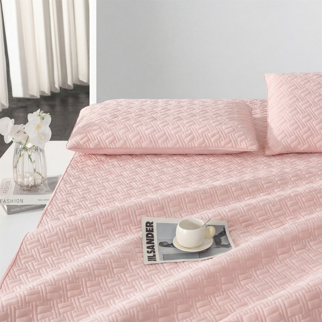 91家纺网 家纺一手货源 找家纺 雯豆家纺 2026新款10A抗菌氨纶凉感丝夏季冰皮床笠三件套简约纯色床垫保护套-风格一 时光氨纶凉感丝床笠-浅粉