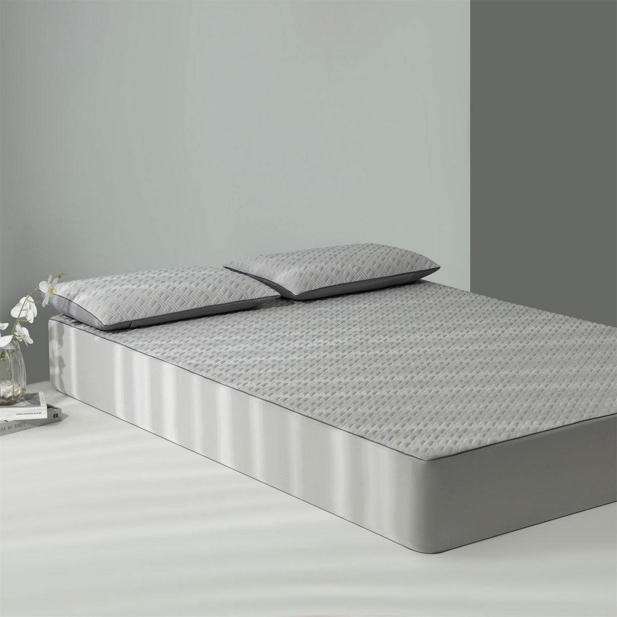 91家纺网 家纺一手货源 找家纺 雯豆家纺 2026新款10A抗菌氨纶凉感丝夏季冰皮床笠三件套简约纯色床垫保护套-风格一 时光氨纶凉感丝床笠-浅灰