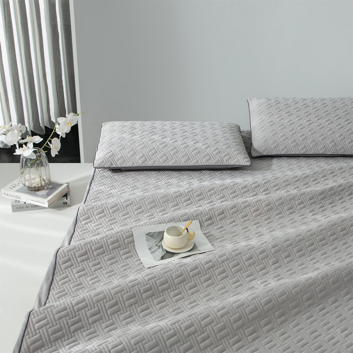 91家纺网 家纺一手货源 找家纺 雯豆家纺 2026新款10A抗菌氨纶凉感丝夏季冰皮床笠三件套简约纯色床垫保护套-风格一 时光氨纶凉感丝床笠-浅灰