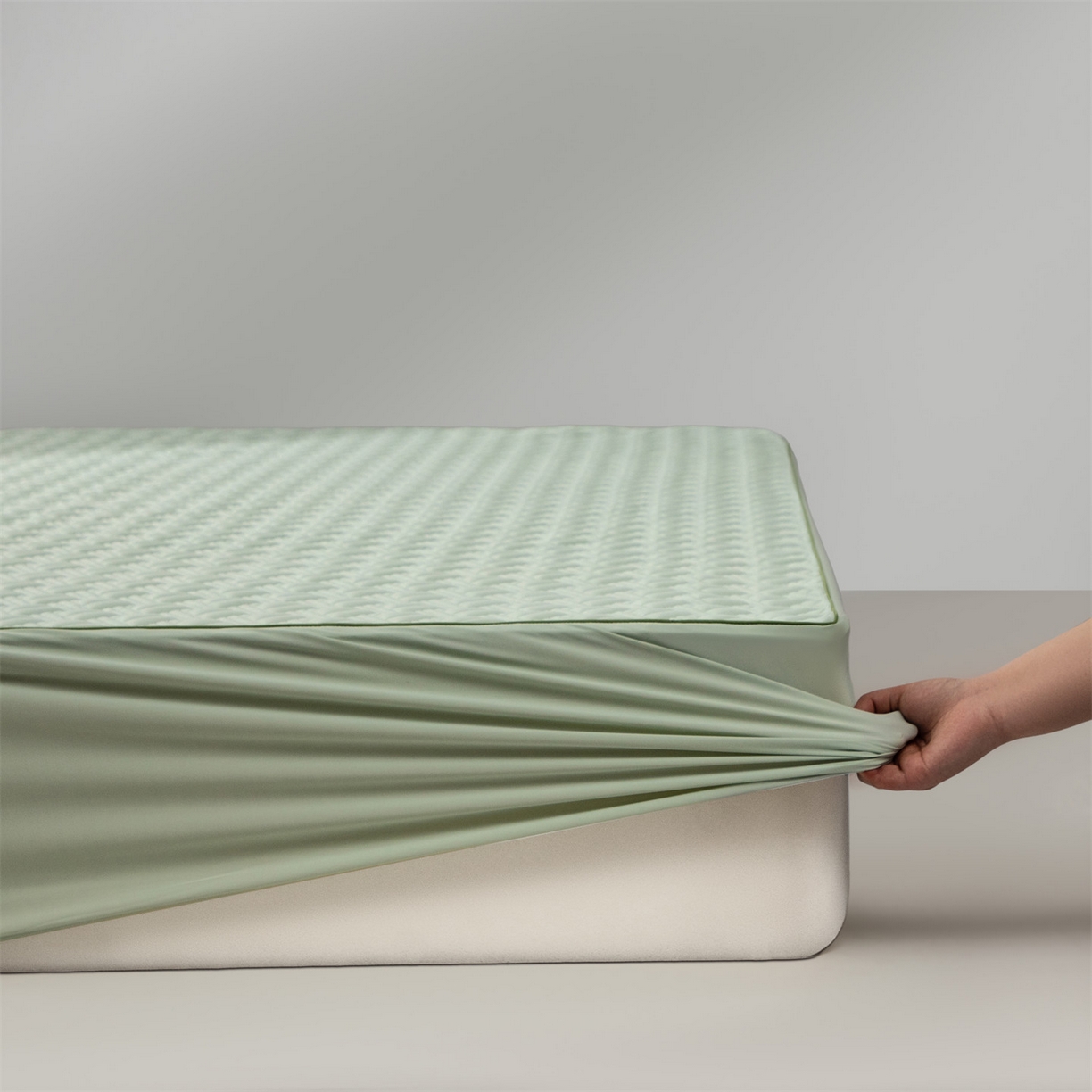 91家纺网 家纺一手货源 找家纺 雯豆家纺 2026新款10A抗菌氨纶凉感丝夏季冰皮床笠三件套简约纯色床垫保护套-风格一 时光氨纶凉感丝床笠-青草绿
