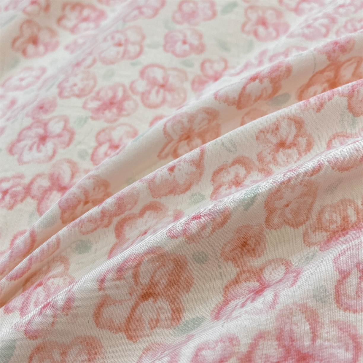 91家纺网 家纺一手货源 找家纺 慕木家纺 2026新款A类印花拼角工艺慕斯棉四件套系列（抽空压缩可供跨境）提供买家秀 甜梦熊+粉