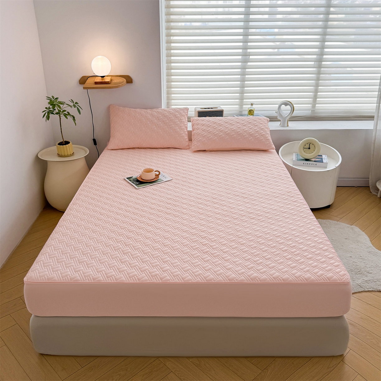 91家纺网 家纺一手货源 找家纺 雯豆家纺 2026新款10A抗菌氨纶凉感丝夏季冰皮床笠三件套简约纯色床垫保护套-风格二 时光氨纶凉感丝床笠-浅粉