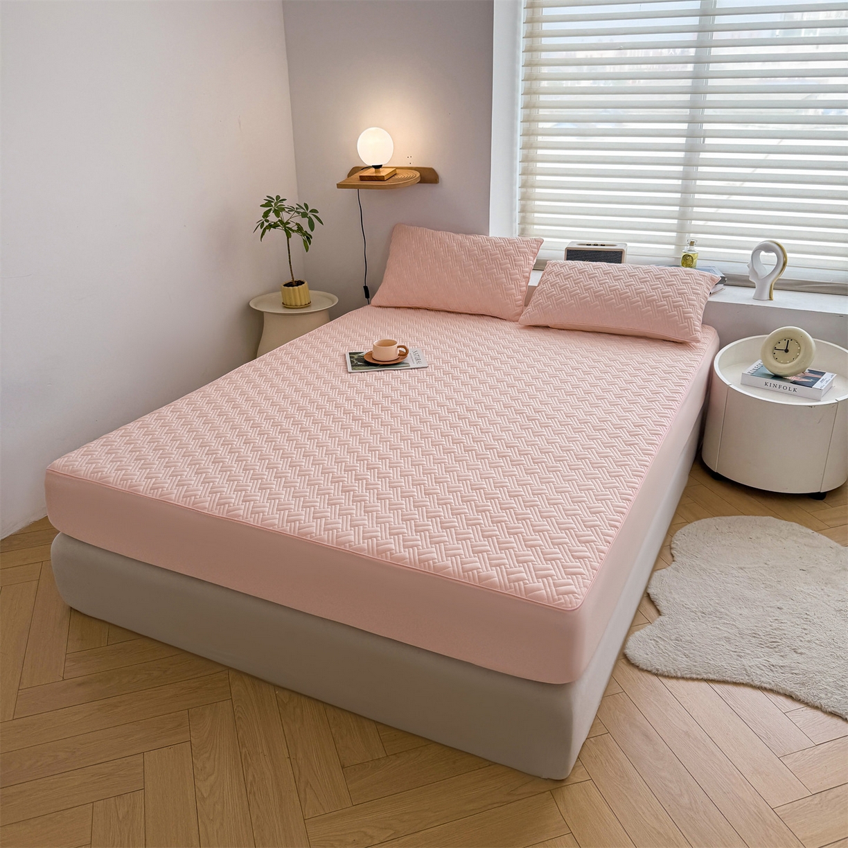 91家纺网 家纺一手货源 找家纺 雯豆家纺 2026新款10A抗菌氨纶凉感丝夏季冰皮床笠三件套简约纯色床垫保护套-风格二 时光氨纶凉感丝床笠-浅粉