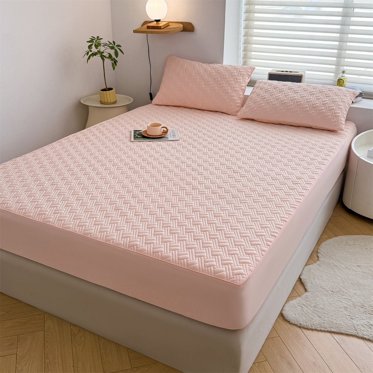 91家纺网 家纺一手货源 找家纺 雯豆家纺 2026新款10A抗菌氨纶凉感丝夏季冰皮床笠三件套简约纯色床垫保护套-风格二 时光氨纶凉感丝床笠-浅粉