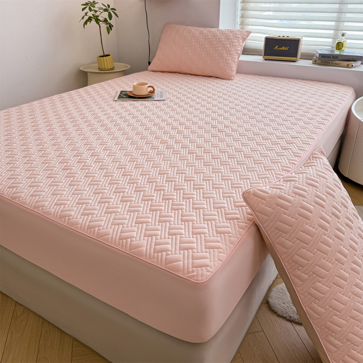 91家纺网 家纺一手货源 找家纺 雯豆家纺 2026新款10A抗菌氨纶凉感丝夏季冰皮床笠三件套简约纯色床垫保护套-风格二 时光氨纶凉感丝床笠-浅粉