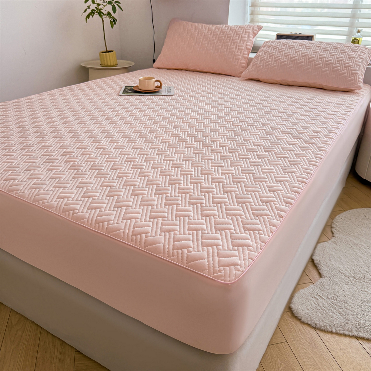 91家纺网 家纺一手货源 找家纺 雯豆家纺 2026新款10A抗菌氨纶凉感丝夏季冰皮床笠三件套简约纯色床垫保护套-风格二 时光氨纶凉感丝床笠-浅粉