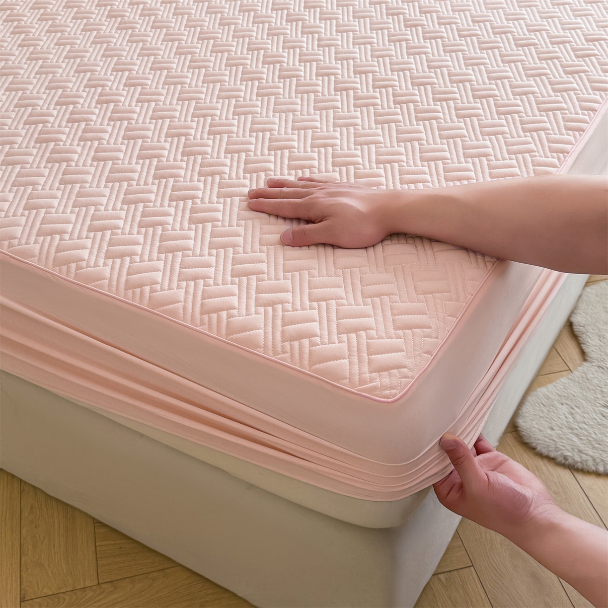 91家纺网 家纺一手货源 找家纺 雯豆家纺 2026新款10A抗菌氨纶凉感丝夏季冰皮床笠三件套简约纯色床垫保护套-风格二 时光氨纶凉感丝床笠-浅粉