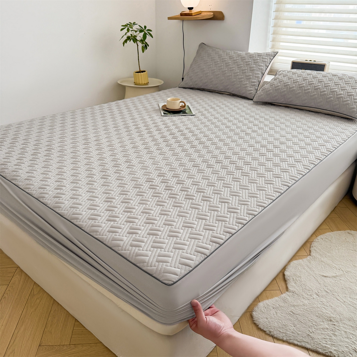 91家纺网 家纺一手货源 找家纺 雯豆家纺 2026新款10A抗菌氨纶凉感丝夏季冰皮床笠三件套简约纯色床垫保护套-风格二 时光氨纶凉感丝床笠-浅灰