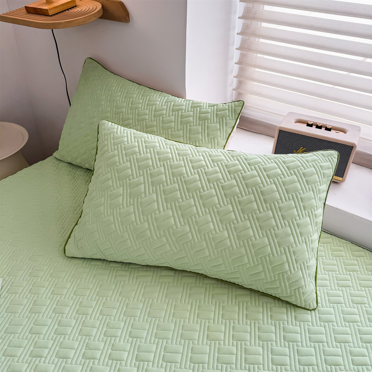 91家纺网 家纺一手货源 找家纺 雯豆家纺 2026新款10A抗菌氨纶凉感丝夏季冰皮床笠三件套简约纯色床垫保护套-风格二 时光氨纶凉感丝床笠-青草绿