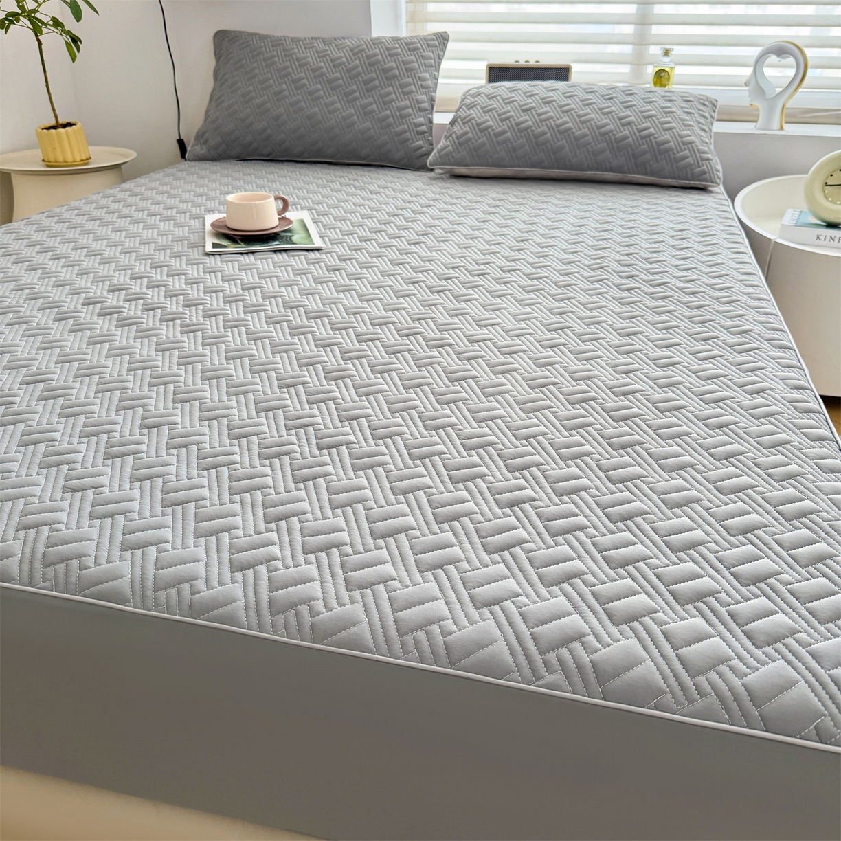 91家纺网 家纺一手货源 找家纺 雯豆家纺 2026新款10A抗菌氨纶凉感丝夏季冰皮床笠三件套简约纯色床垫保护套-风格二 时光氨纶凉感丝床笠-深灰