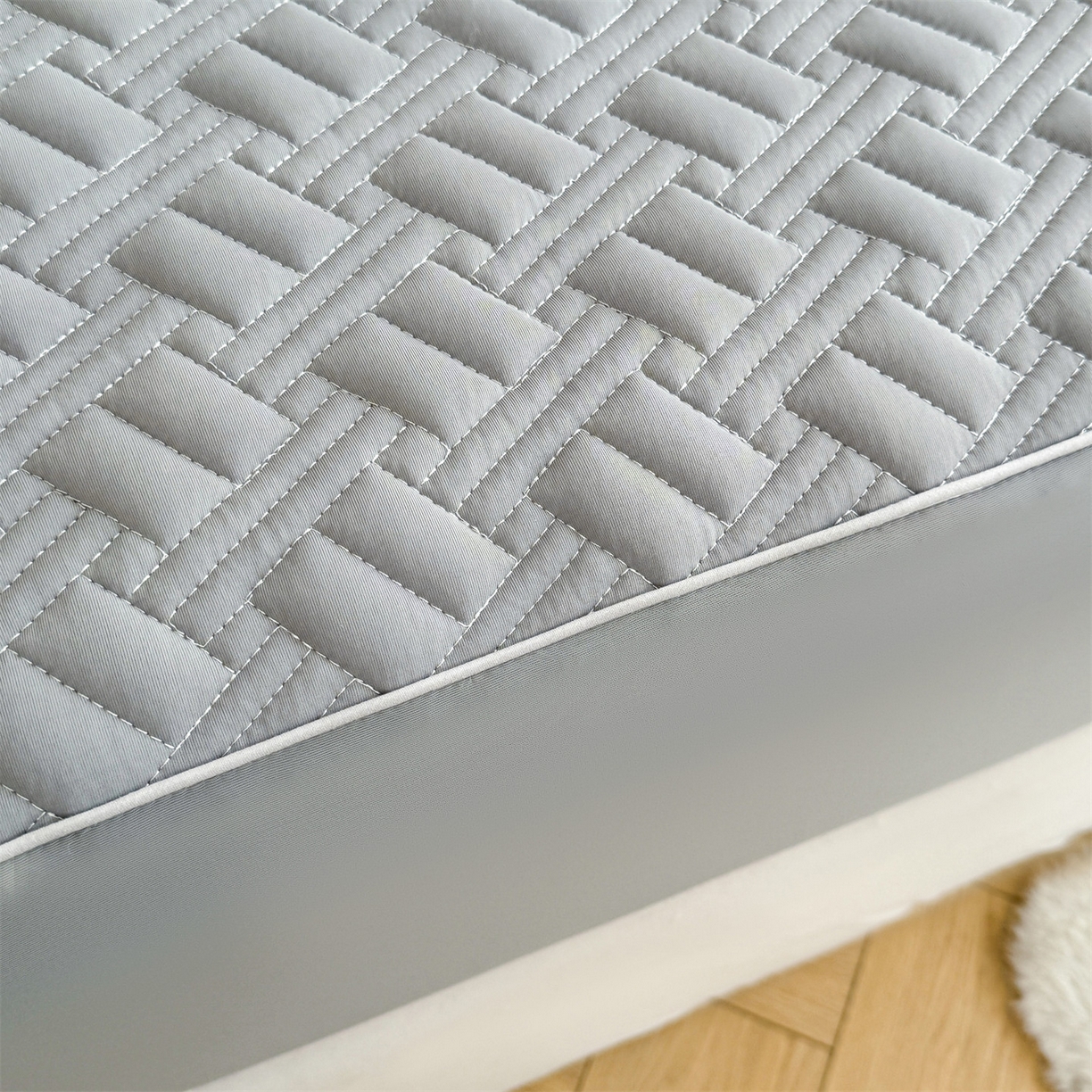 91家纺网 家纺一手货源 找家纺 雯豆家纺 2026新款10A抗菌氨纶凉感丝夏季冰皮床笠三件套简约纯色床垫保护套-风格二 时光氨纶凉感丝床笠-深灰