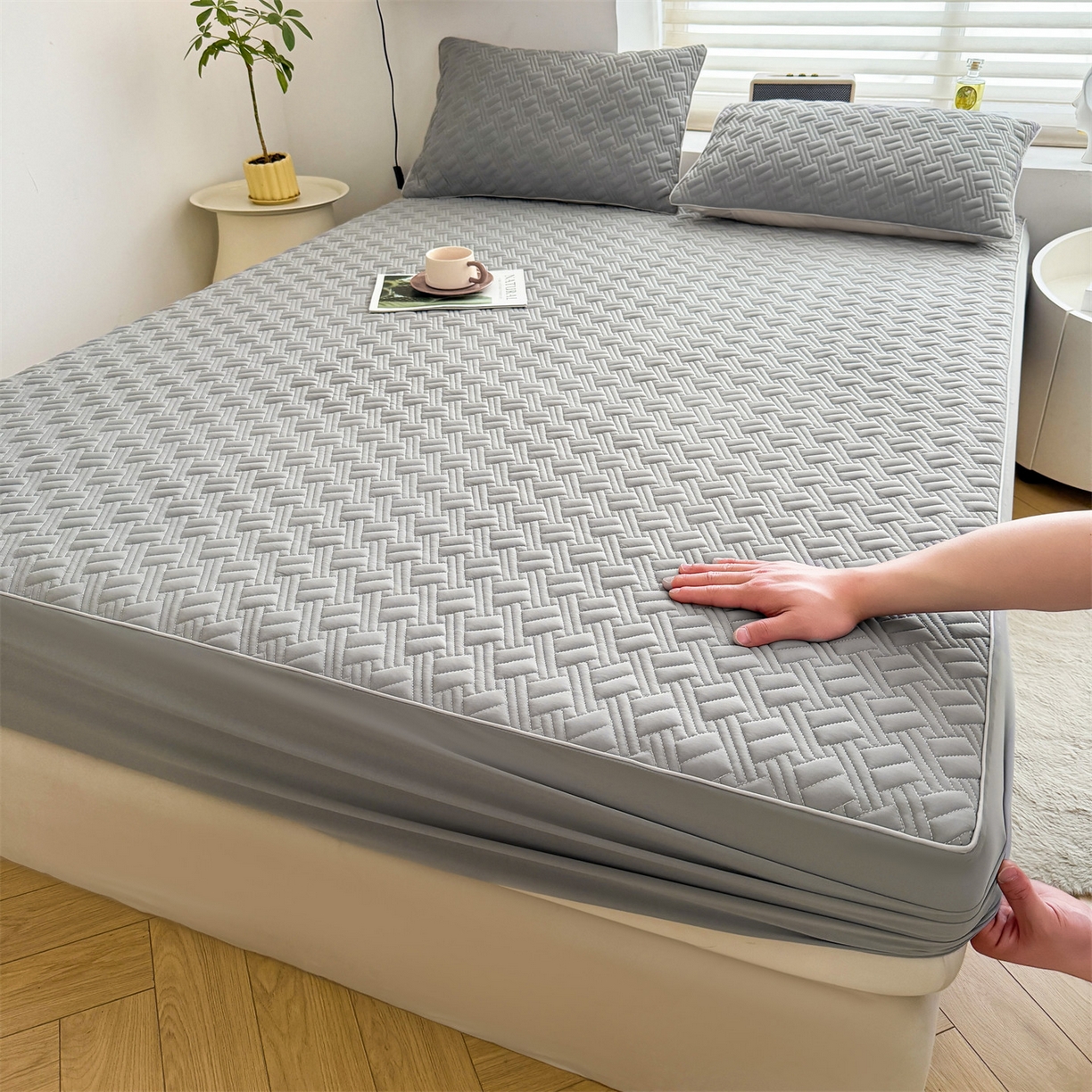 91家纺网 家纺一手货源 找家纺 雯豆家纺 2026新款10A抗菌氨纶凉感丝夏季冰皮床笠三件套简约纯色床垫保护套-风格二 时光氨纶凉感丝床笠-深灰