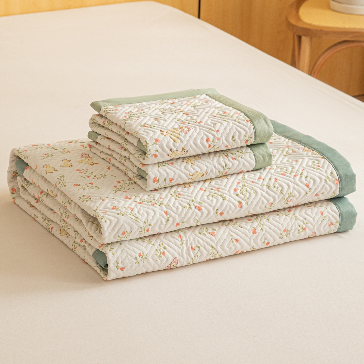 91家纺网 家纺一手货源 找家纺 女子家纺 2026新款宽边全棉纯棉老粗布绗缝夏季凉席席子 绿萝鸭鸭