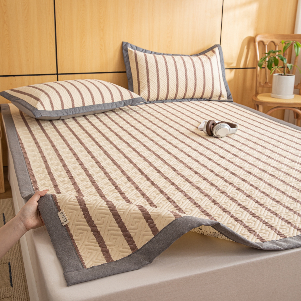 91家纺网 家纺一手货源 找家纺 女子家纺 2026新款宽边全棉纯棉老粗布绗缝夏季凉席席子 粗条-浅紫