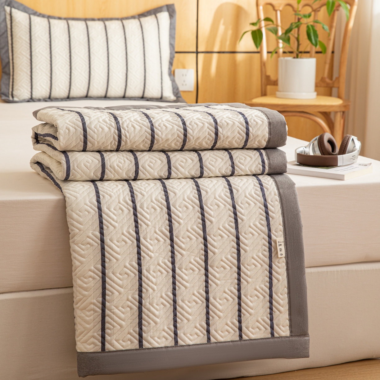 91家纺网 家纺一手货源 找家纺 女子家纺 2026新款宽边全棉纯棉老粗布绗缝夏季凉席席子 粗条-灰