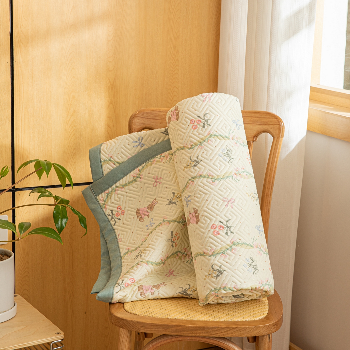 91家纺网 家纺一手货源 找家纺 女子家纺 2026新款宽边全棉纯棉老粗布绗缝夏季凉席席子 花间兔影