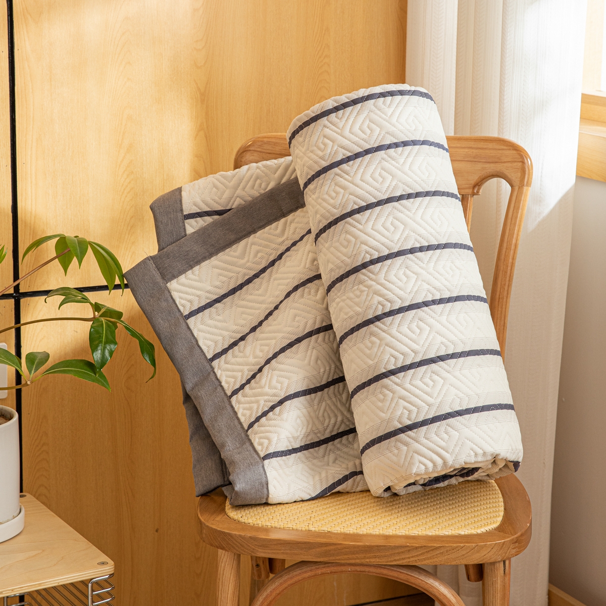 91家纺网 家纺一手货源 找家纺 女子家纺 2026新款宽边全棉纯棉老粗布绗缝夏季凉席席子 粗条-灰