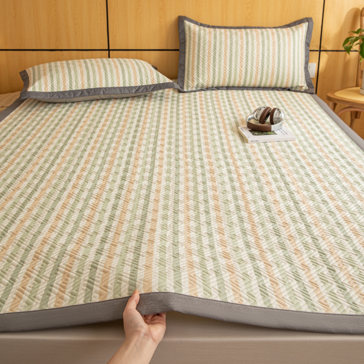 91家纺网 家纺一手货源 找家纺 女子家纺 2026新款宽边全棉纯棉老粗布绗缝夏季凉席席子 粗条-悠韵