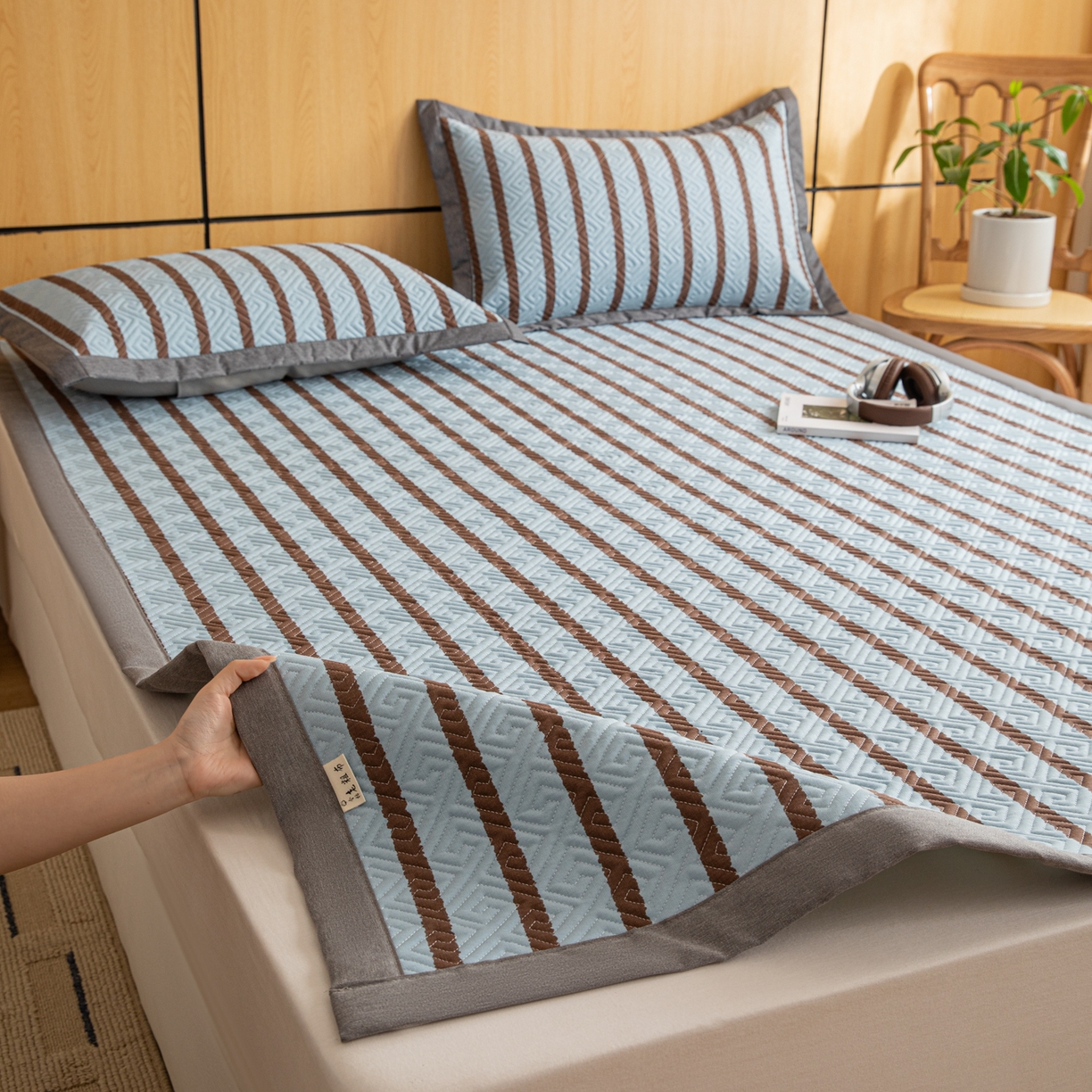 91家纺网 家纺一手货源 找家纺 女子家纺 2026新款宽边全棉纯棉老粗布绗缝夏季凉席席子 粗条-蓝