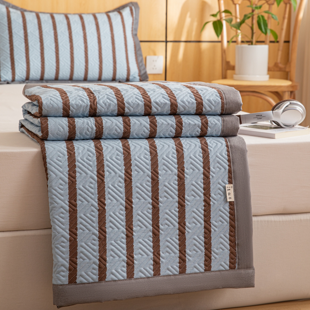 91家纺网 家纺一手货源 找家纺 女子家纺 2026新款宽边全棉纯棉老粗布绗缝夏季凉席席子 粗条-蓝