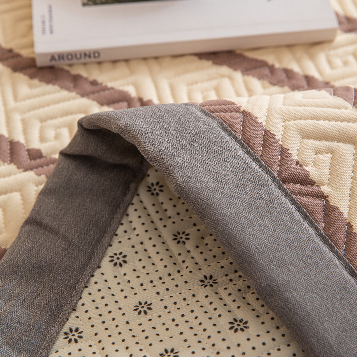 91家纺网 家纺一手货源 找家纺 女子家纺 2026新款宽边全棉纯棉老粗布绗缝夏季凉席席子 粗条-浅紫