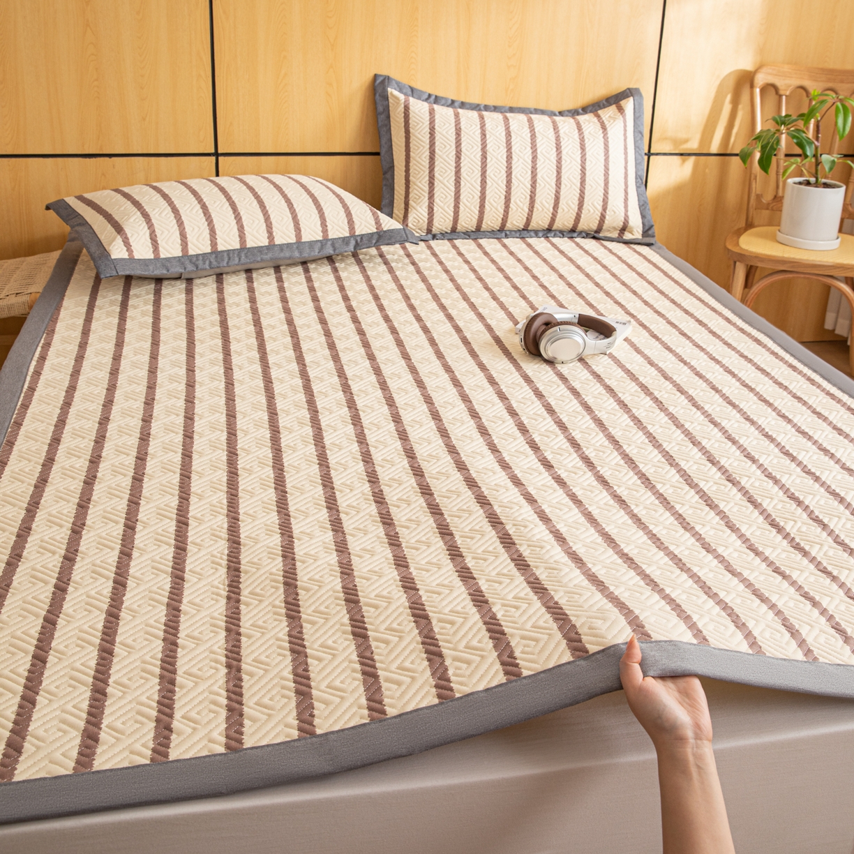 91家纺网 家纺一手货源 找家纺 女子家纺 2026新款宽边全棉纯棉老粗布绗缝夏季凉席席子 粗条-浅紫