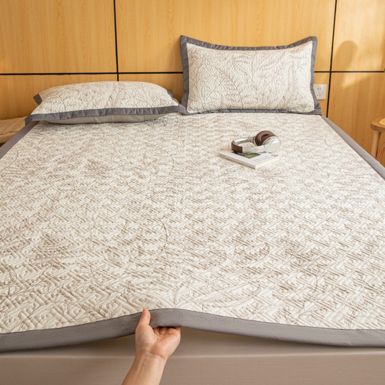 91家纺网 家纺一手货源 找家纺 女子家纺 2026新款宽边全棉纯棉老粗布绗缝夏季凉席席子 翠影-咖