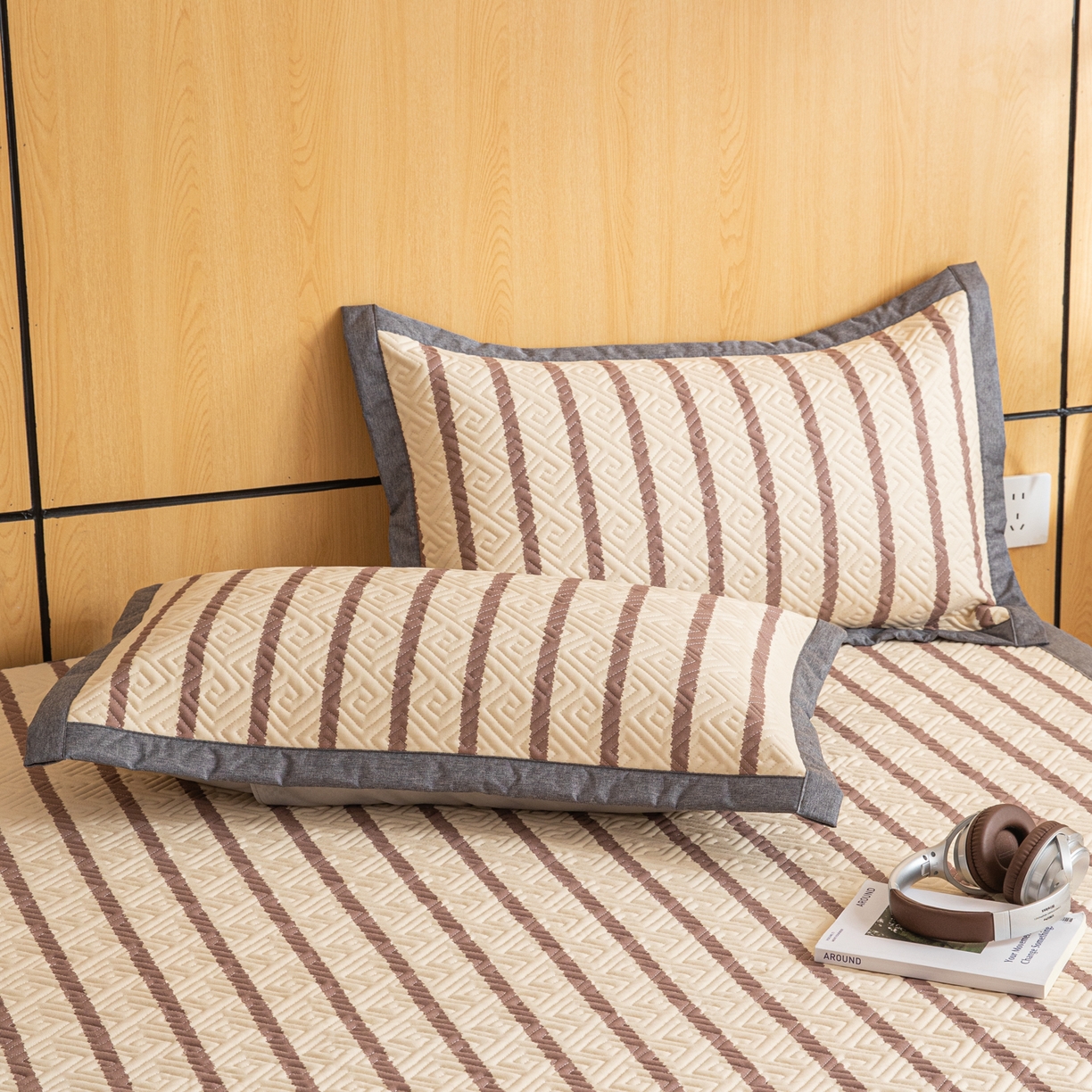 91家纺网 家纺一手货源 找家纺 女子家纺 2026新款宽边全棉纯棉老粗布绗缝夏季凉席席子 粗条-浅紫