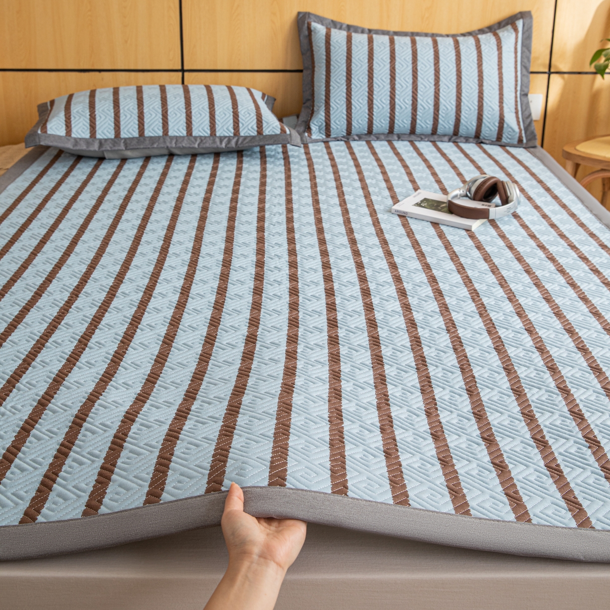 91家纺网 家纺一手货源 找家纺 女子家纺 2026新款宽边全棉纯棉老粗布绗缝夏季凉席席子 粗条-蓝