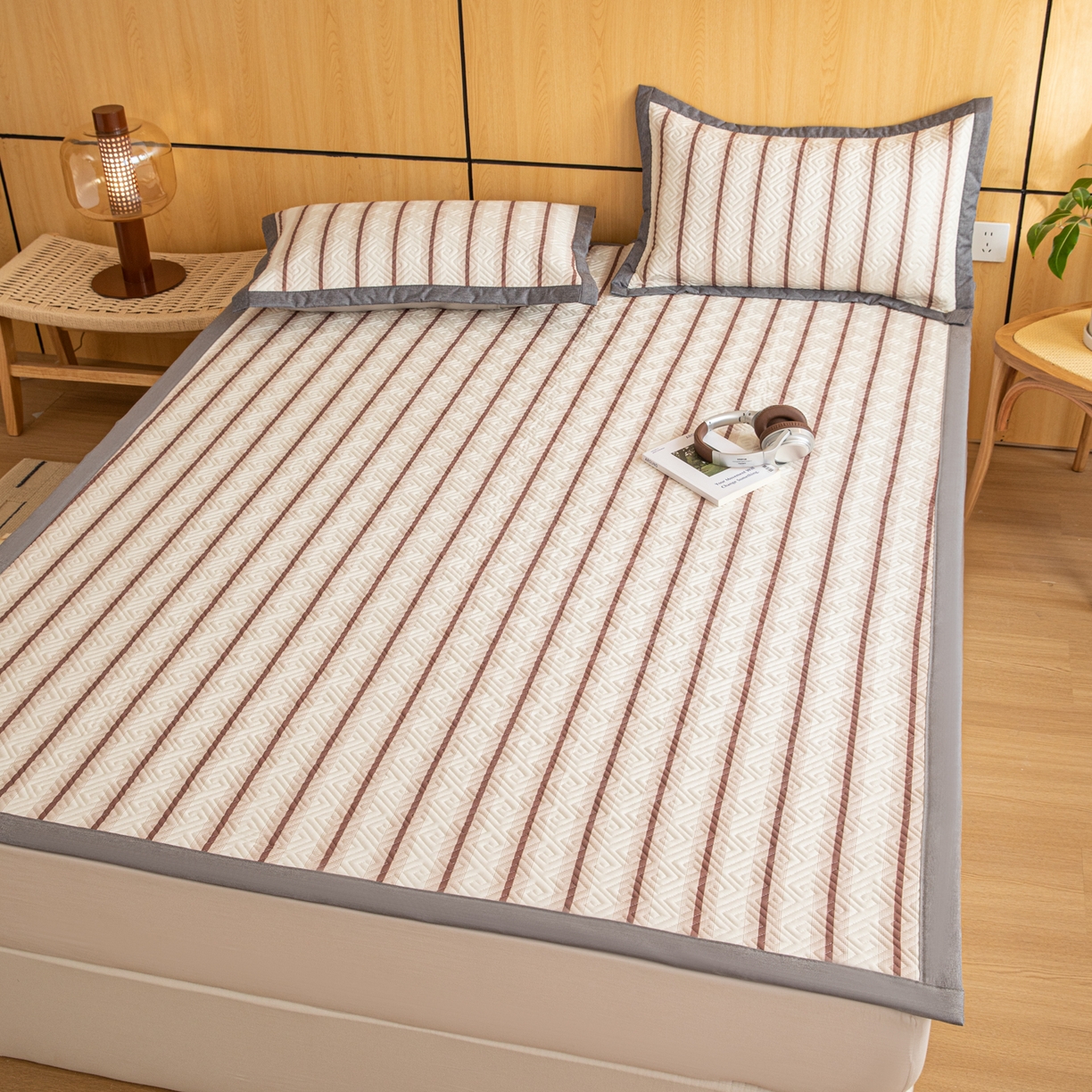 91家纺网 家纺一手货源 找家纺 女子家纺 2026新款宽边全棉纯棉老粗布绗缝夏季凉席席子 粗条-咖