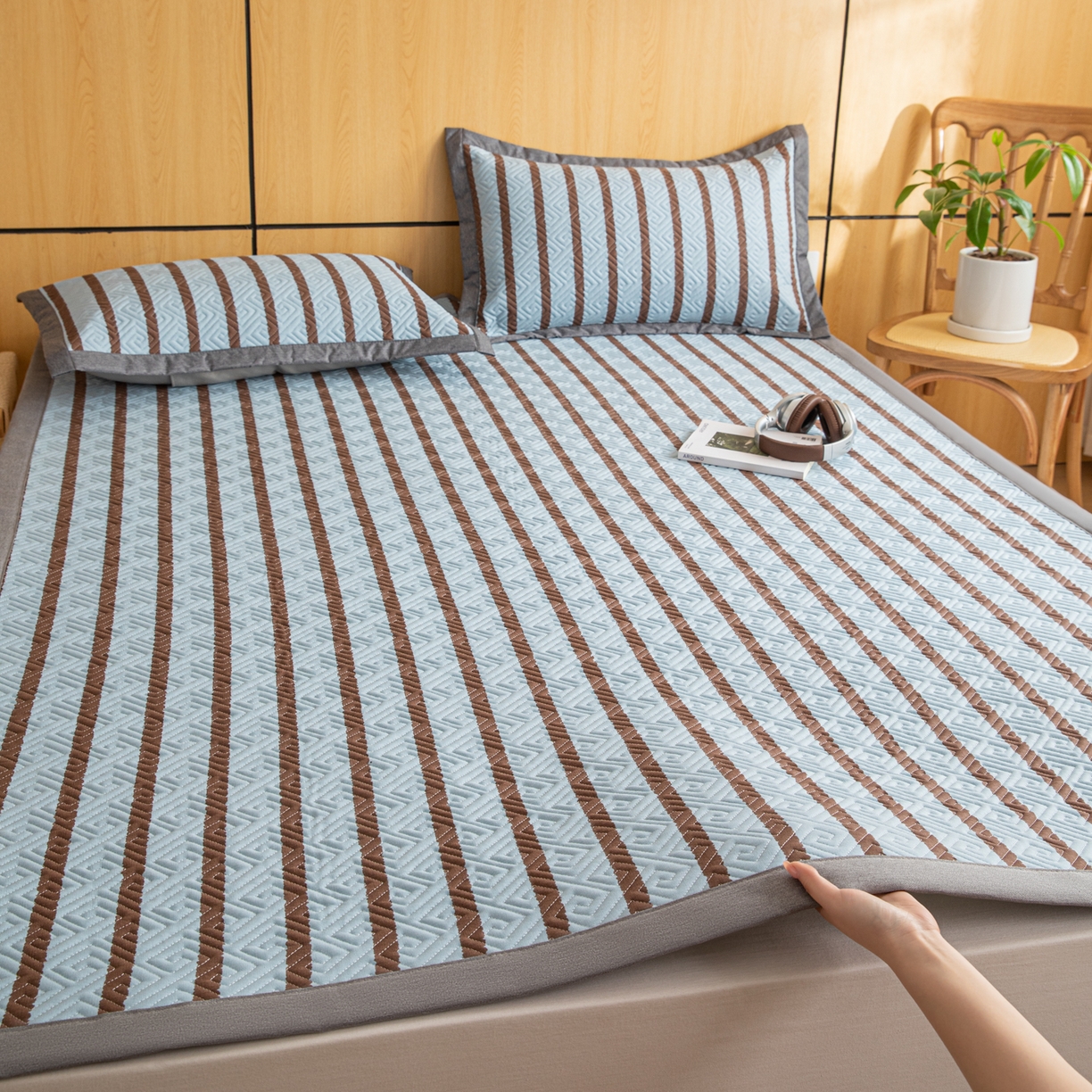 91家纺网 家纺一手货源 找家纺 女子家纺 2026新款宽边全棉纯棉老粗布绗缝夏季凉席席子 粗条-蓝