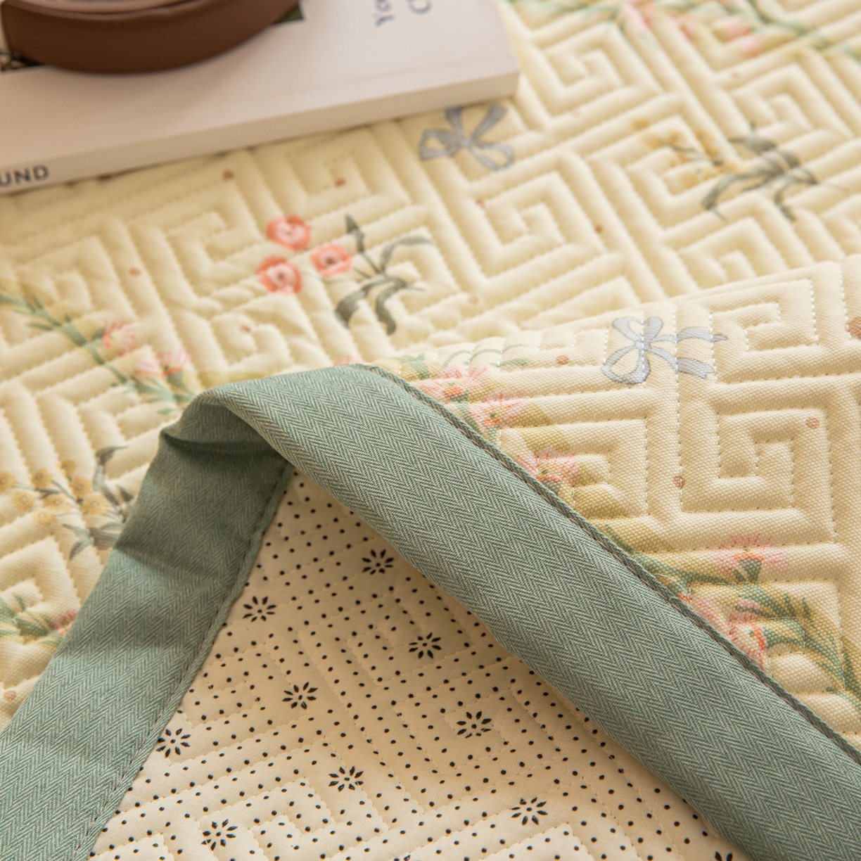 91家纺网 家纺一手货源 找家纺 女子家纺 2026新款宽边全棉纯棉老粗布绗缝夏季凉席席子 花间兔影