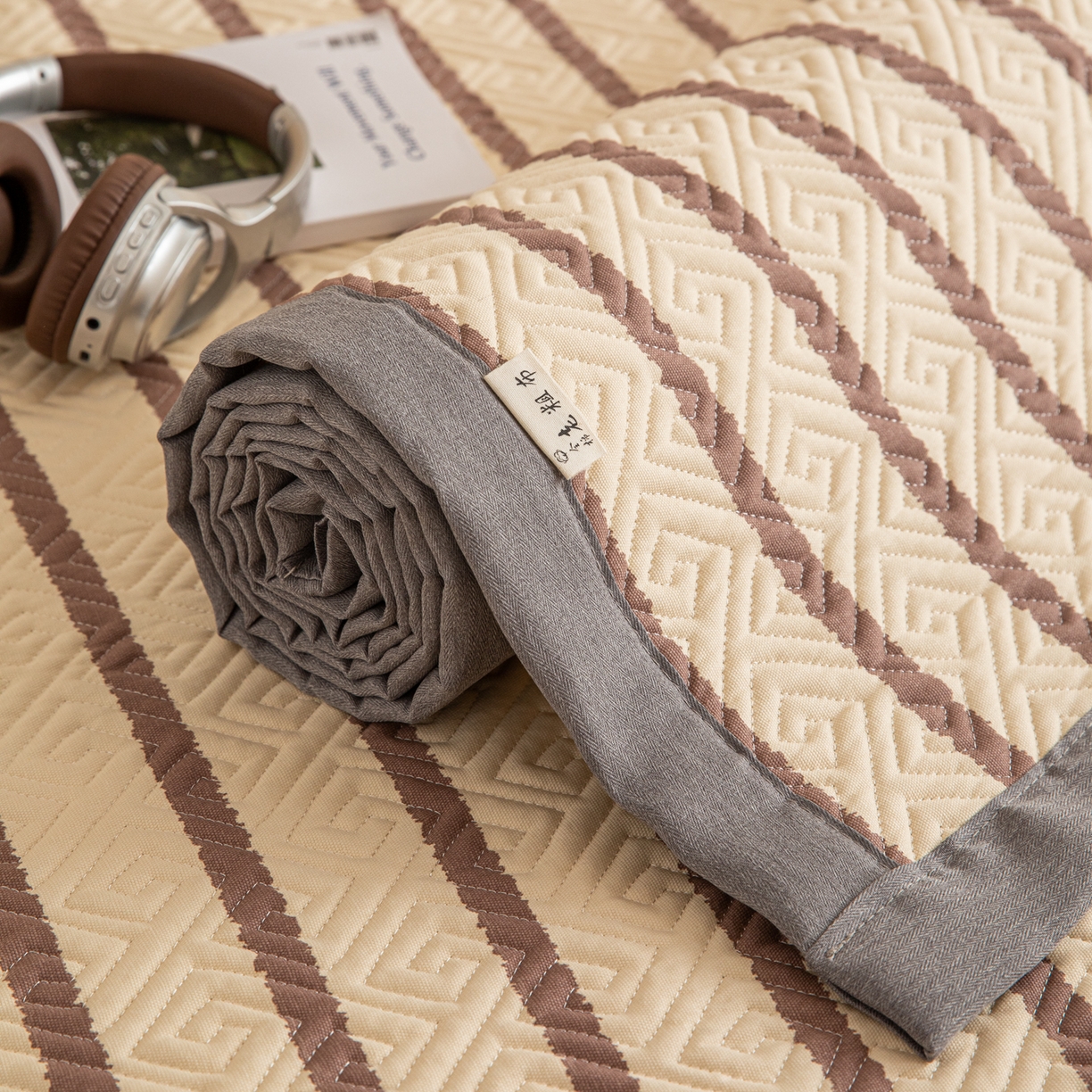 91家纺网 家纺一手货源 找家纺 女子家纺 2026新款宽边全棉纯棉老粗布绗缝夏季凉席席子 粗条-浅紫