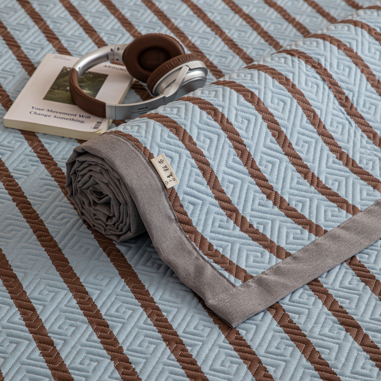 91家纺网 家纺一手货源 找家纺 女子家纺 2026新款宽边全棉纯棉老粗布绗缝夏季凉席席子 粗条-蓝