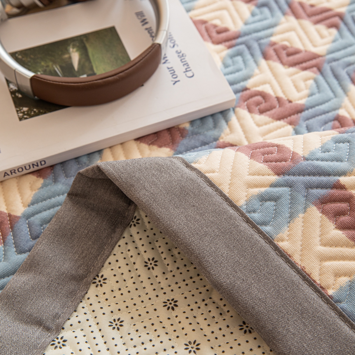 91家纺网 家纺一手货源 找家纺 女子家纺 2026新款宽边全棉纯棉老粗布绗缝夏季凉席席子 莫兰格