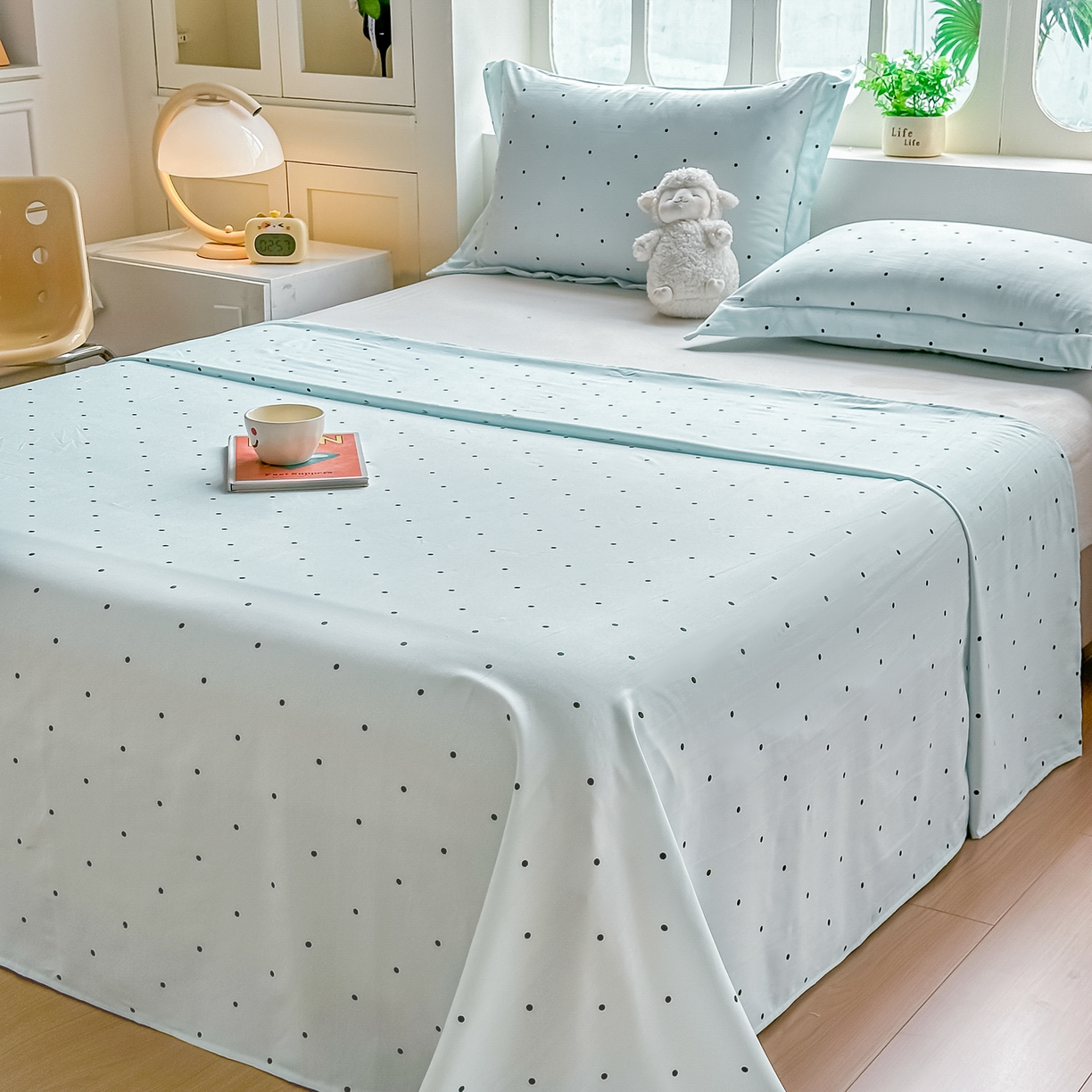 91家纺网 家纺一手货源 找家纺 卓缦家纺 2026新款波点四季款床单卧室宿舍学生单品床单床单单件 良品浅冰兰