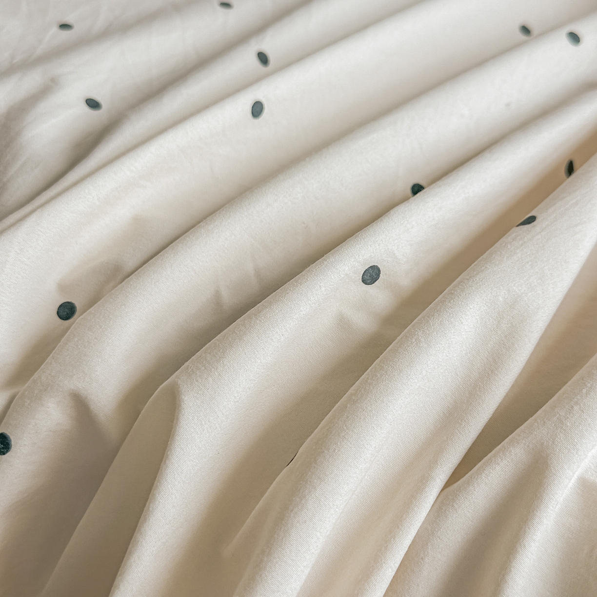 91家纺网 家纺一手货源 找家纺 卓缦家纺 2026新款波点四季款床单卧室宿舍学生单品床单床单单件 良品象牙白