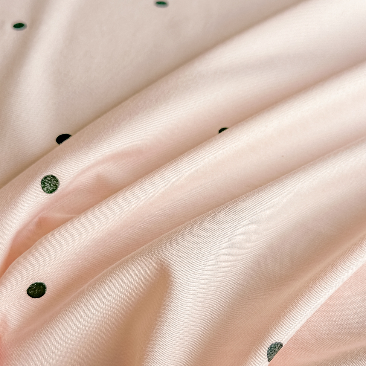 91家纺网 家纺一手货源 找家纺 卓缦家纺 2026新款波点四季款床单卧室宿舍学生单品床单床单单件 良品樱花粉